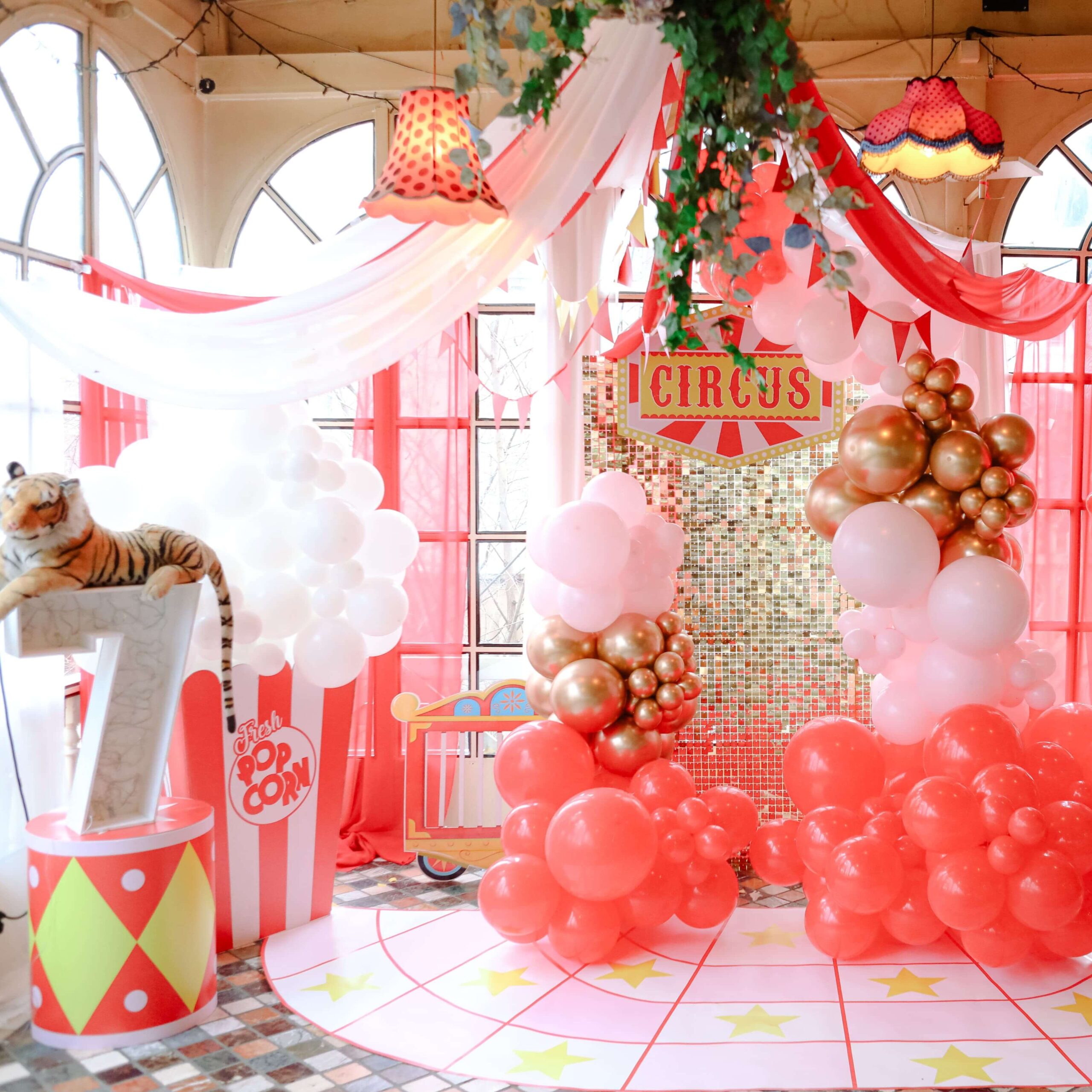 Cirkus dekoracija balonima 1 Cirkus dekoracija balonima Cirkus dekoracija balonima