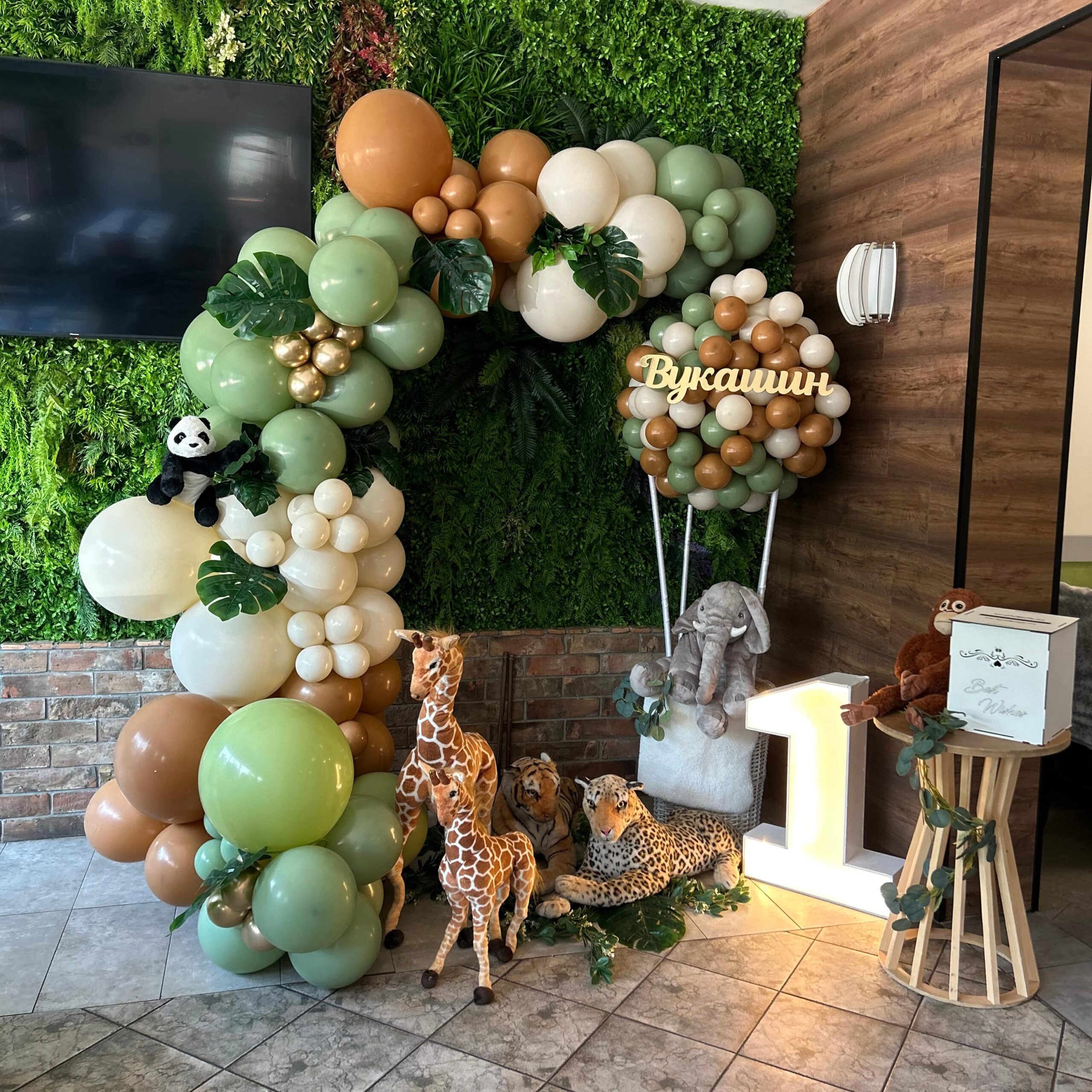 Ideje za dekoraciju dečijeg rođendana 6 Ideje za dekoraciju dečijeg rođendana Mala dzungla dekoracija za rodjendan 1 min scaled Ideje za dekoraciju dečijeg rođendana