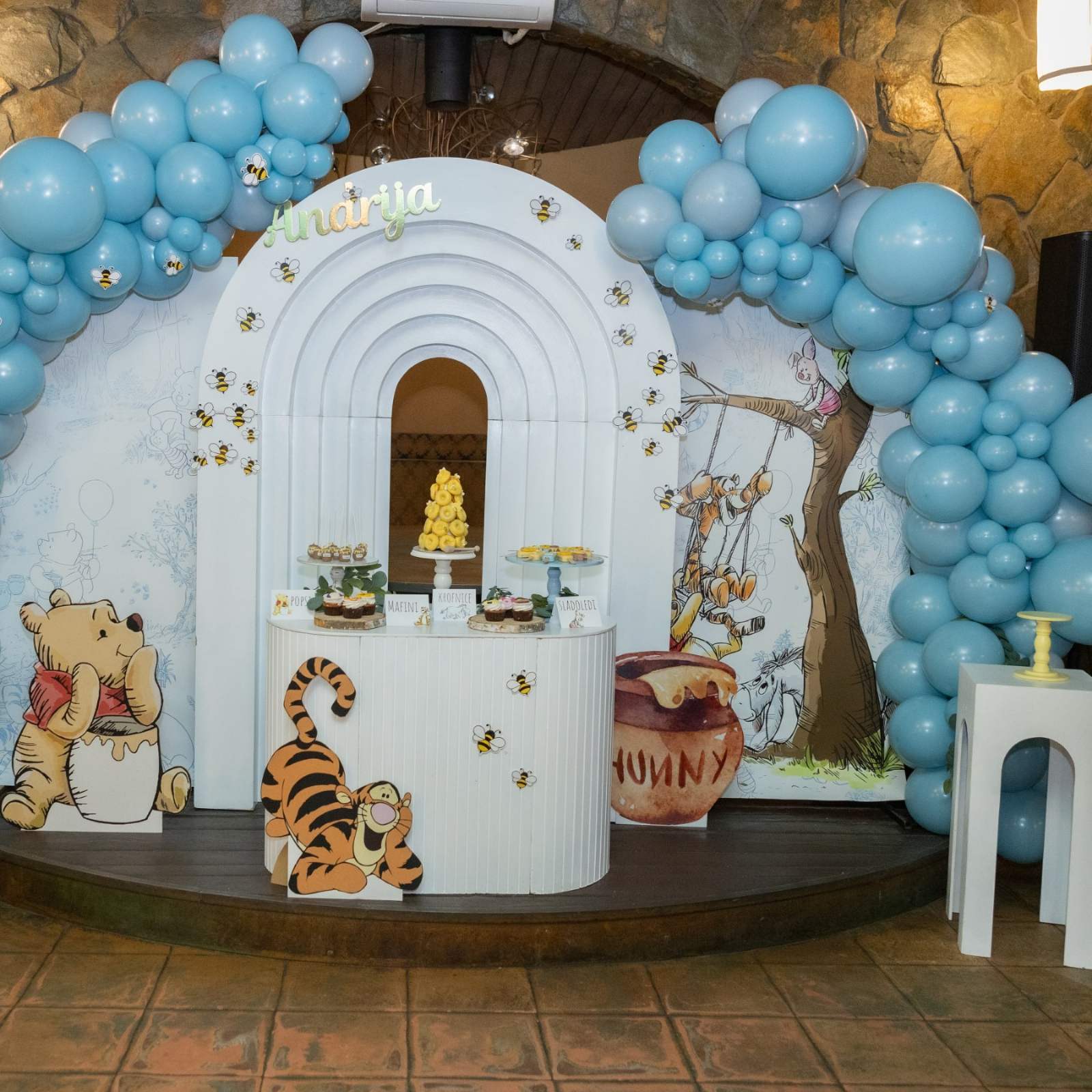 Winnie the Pooh balon dekoracija 1 Winnie the Pooh balon dekoracija Winnie the Pooh balon dekoracija